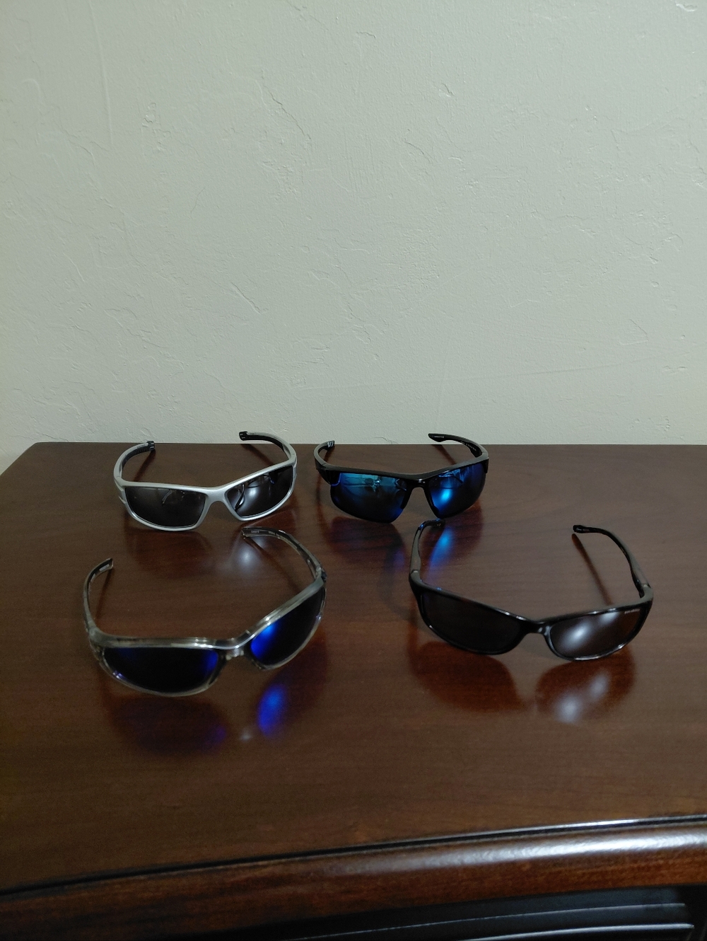 Foster Grant Sunglasses Set Of 4 - Picture 2 of 8